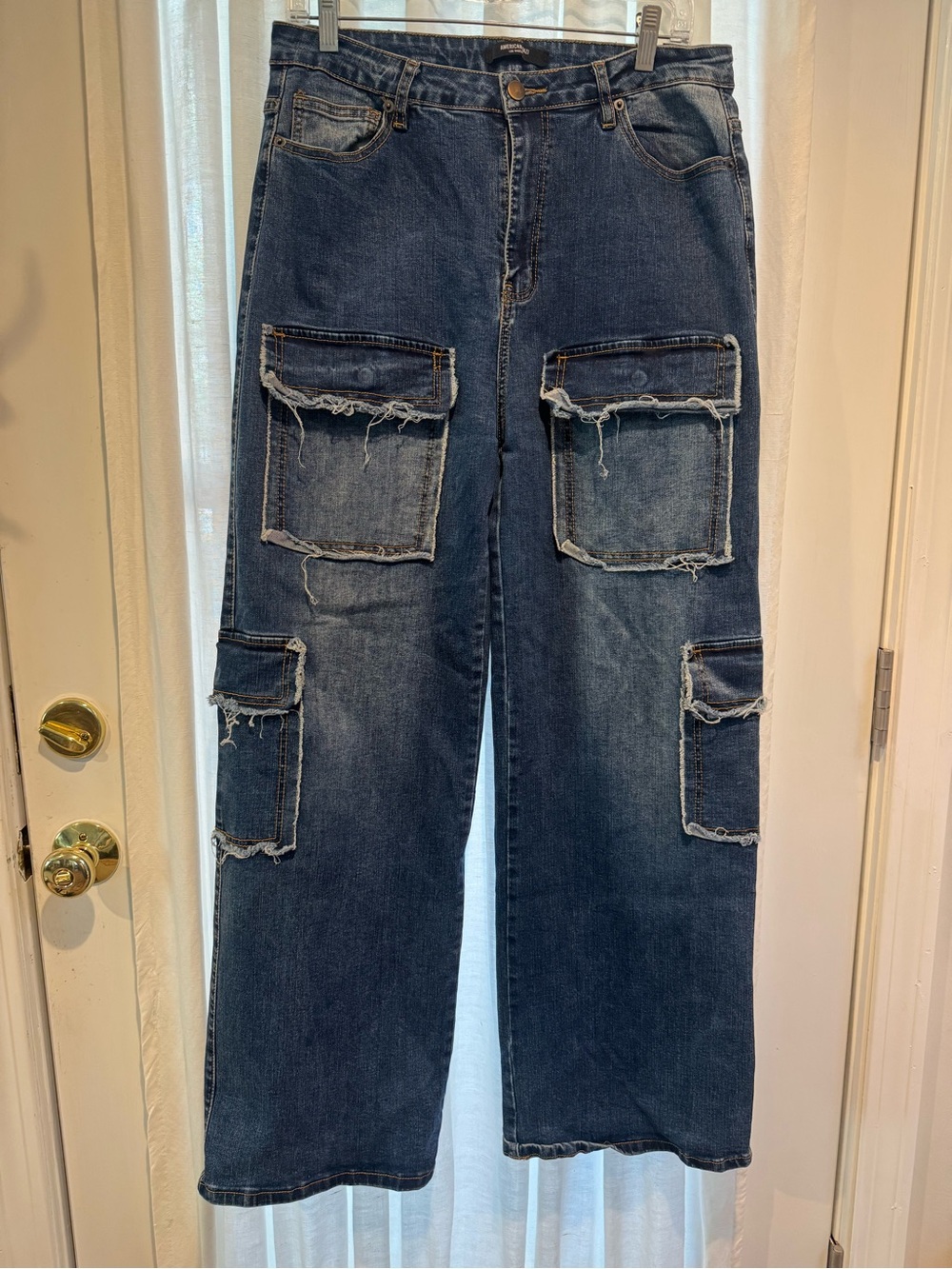 Women’s Dark Blue Distressed Cargo Jeans not worn. Many pockets size (L)